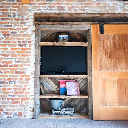 Lander Millhouse Hotel Bagian luar foto