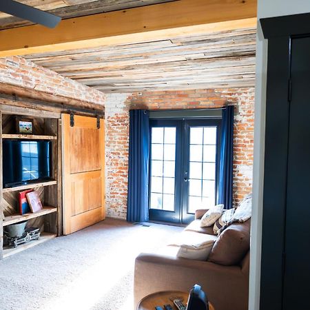 Lander Millhouse Hotel Bagian luar foto