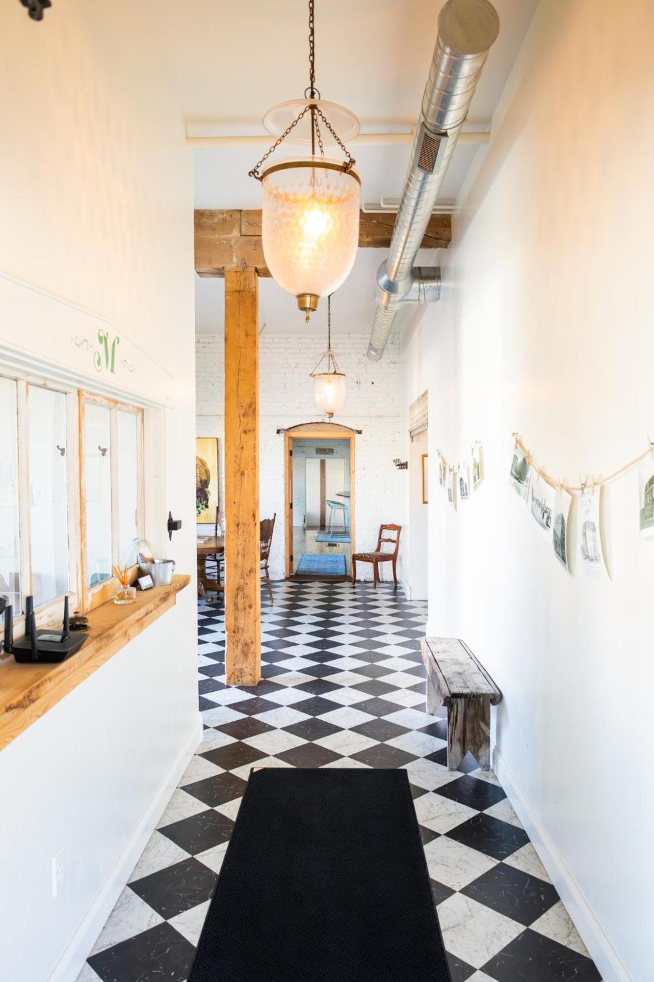 Lander Millhouse Hotel Bagian luar foto