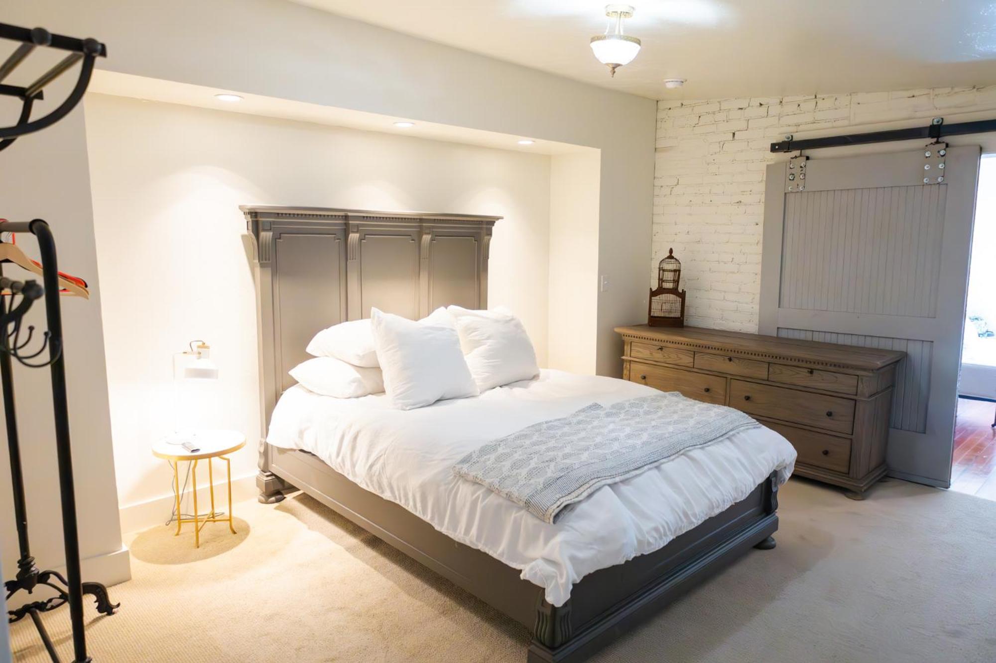 Lander Millhouse Hotel Bagian luar foto