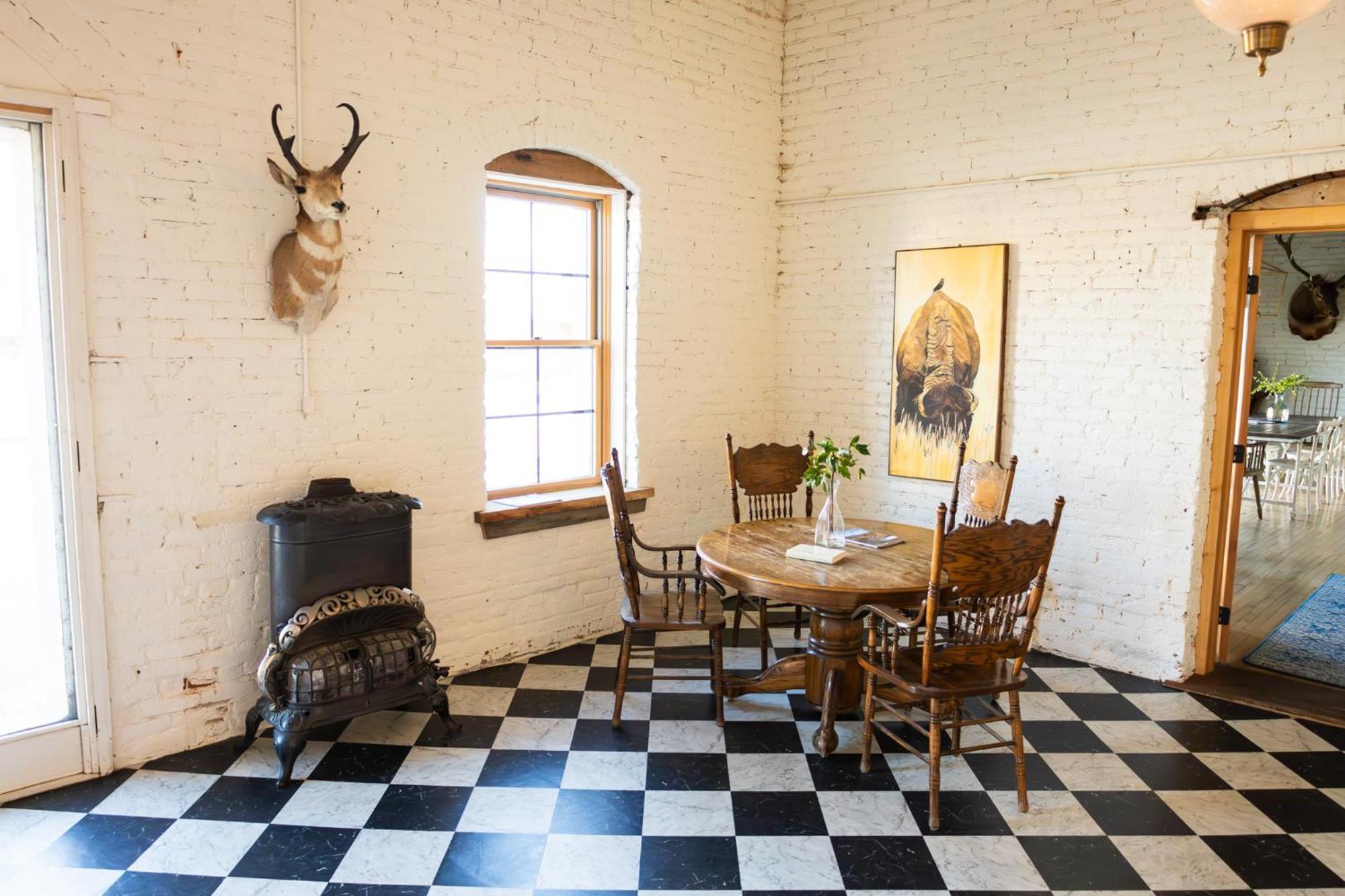 Lander Millhouse Hotel Bagian luar foto
