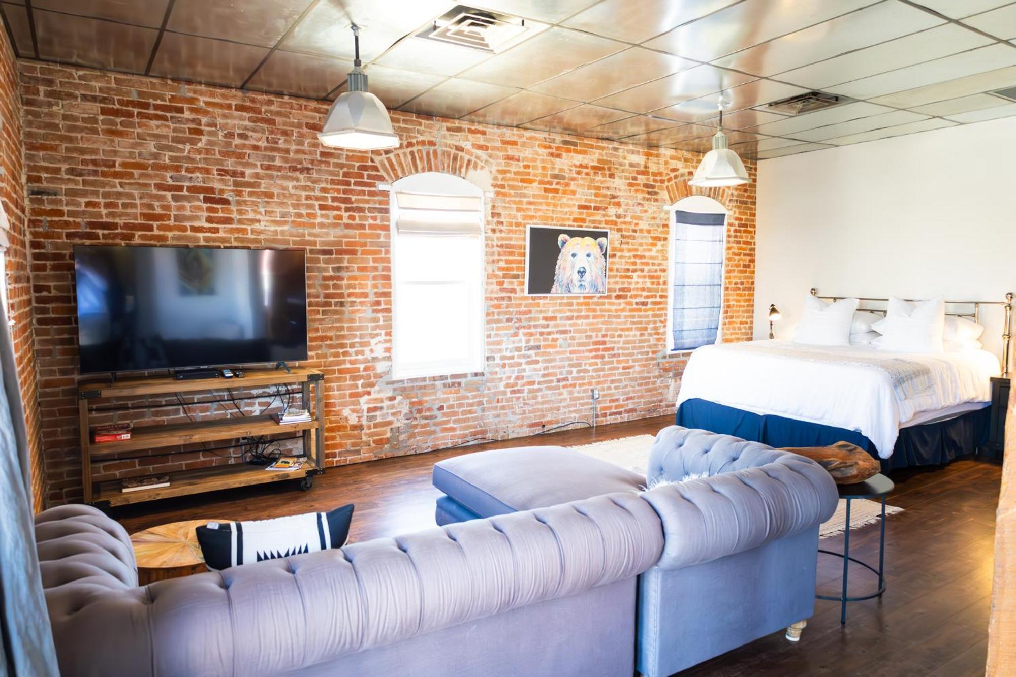 Lander Millhouse Hotel Bagian luar foto