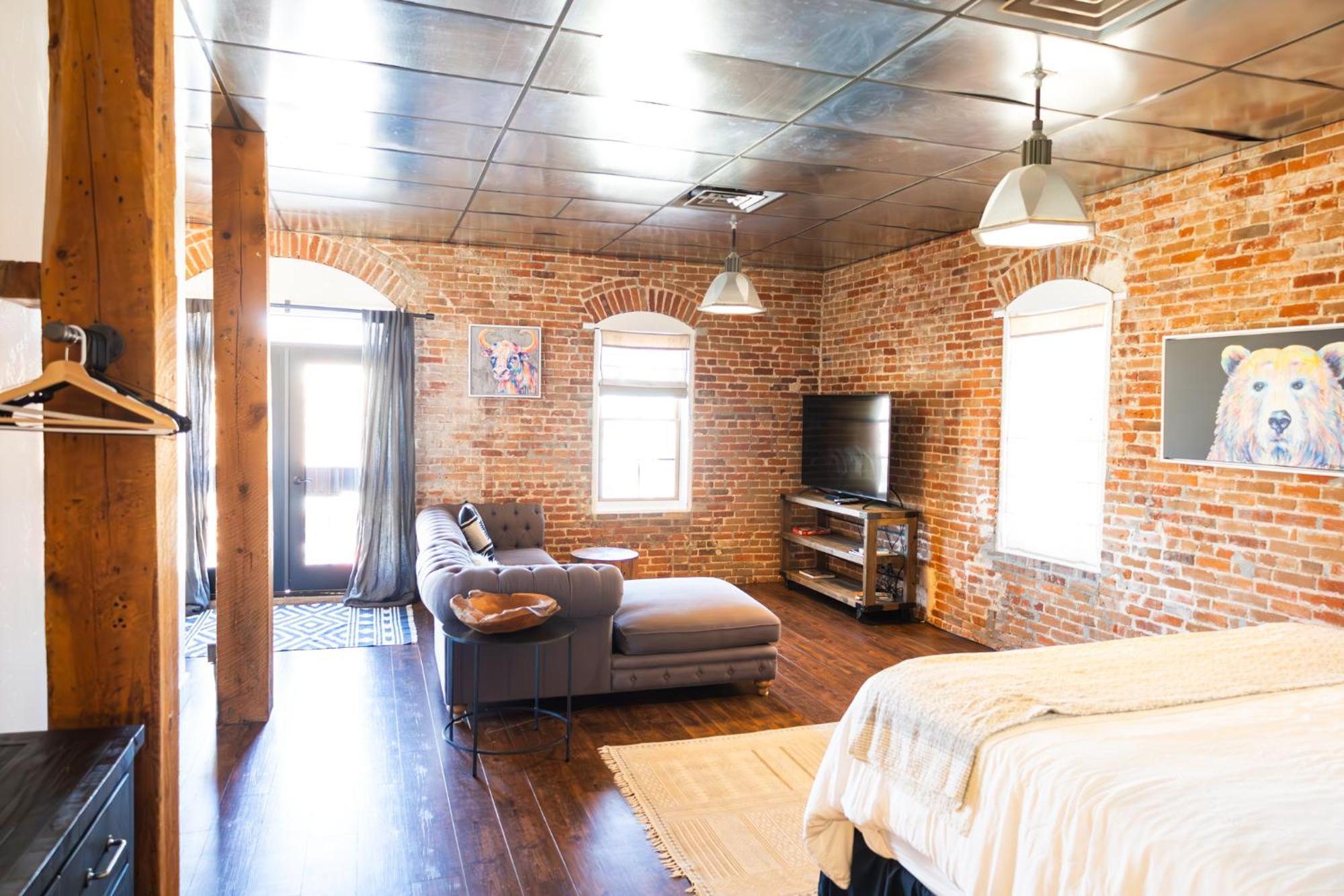 Lander Millhouse Hotel Bagian luar foto