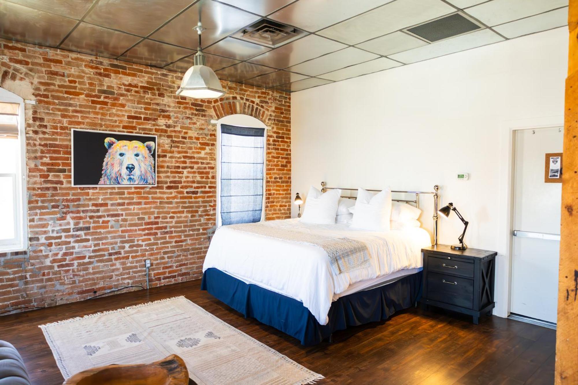 Lander Millhouse Hotel Bagian luar foto