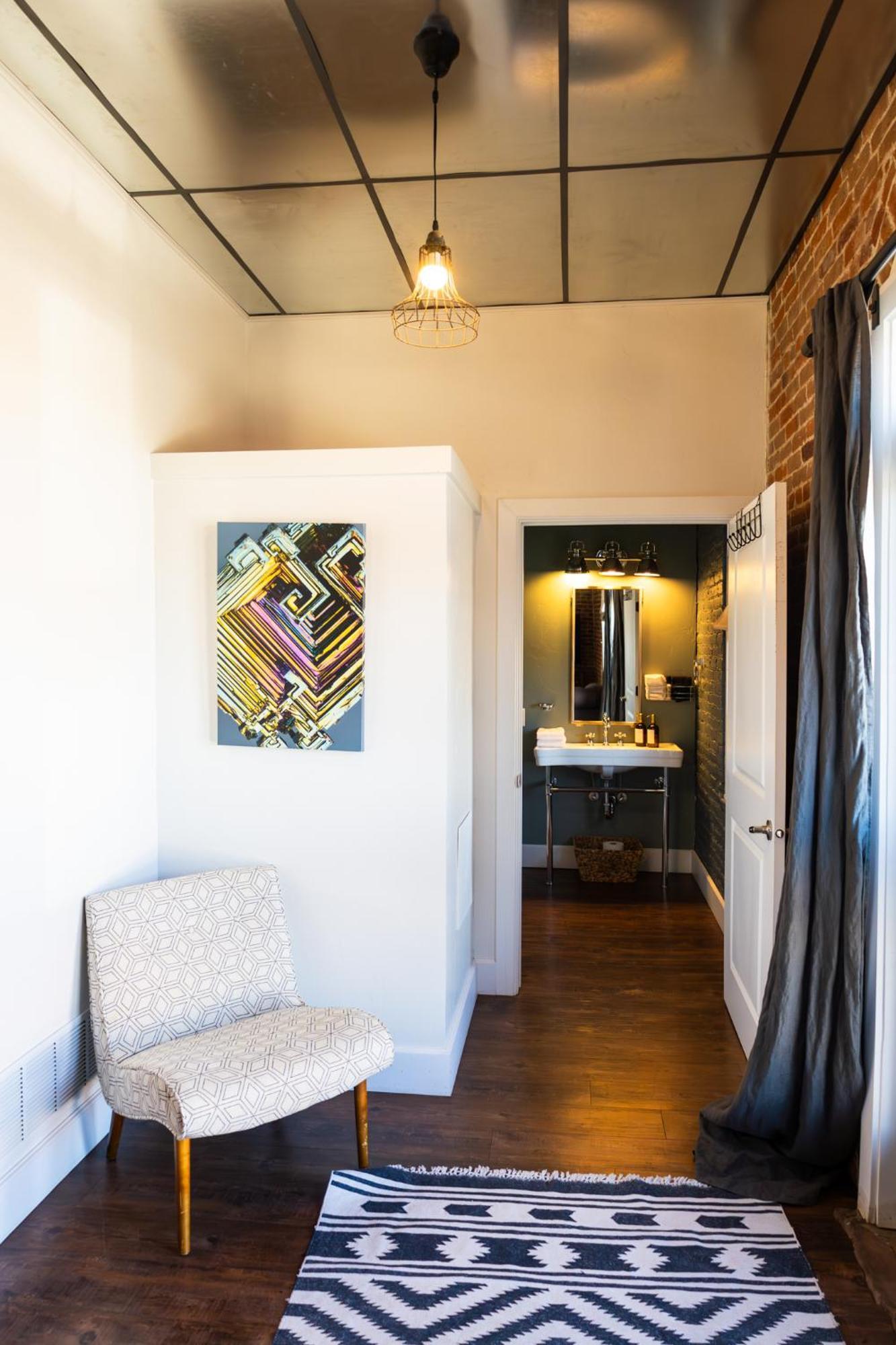 Lander Millhouse Hotel Bagian luar foto