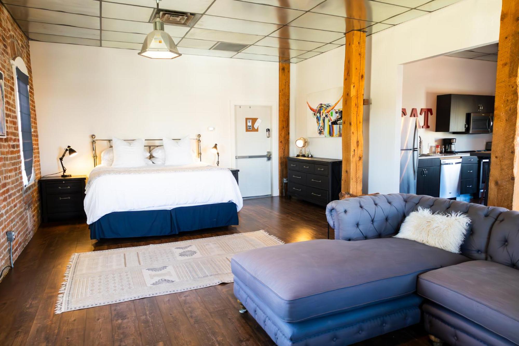 Lander Millhouse Hotel Bagian luar foto